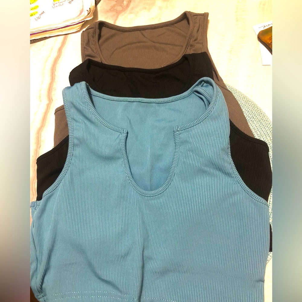 women’s crop tank top, Ribbed seamless V-neck New excellent condition